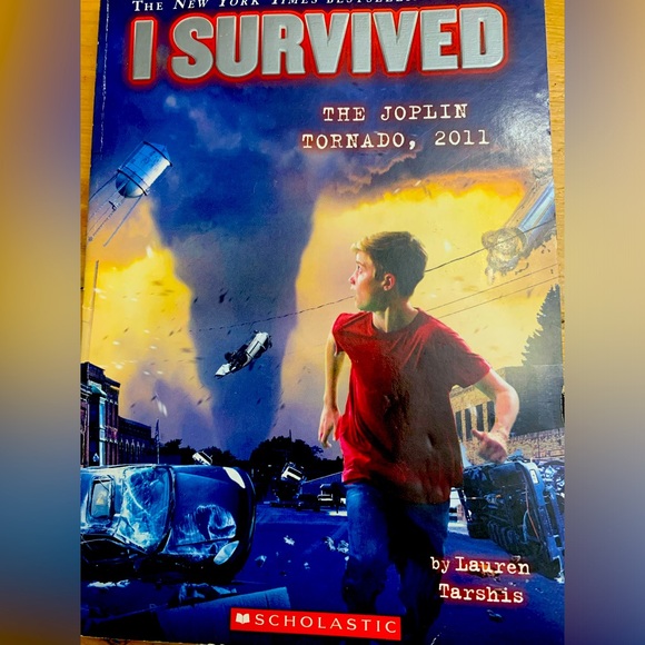 Scholastic I survived books - Picture 2 of 6